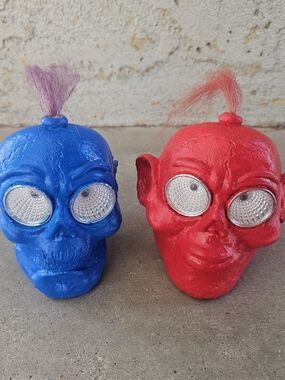 Halloweentown II: Kalabar's Revenge Blue Red Solar Walkie Talkie Phone Skulls